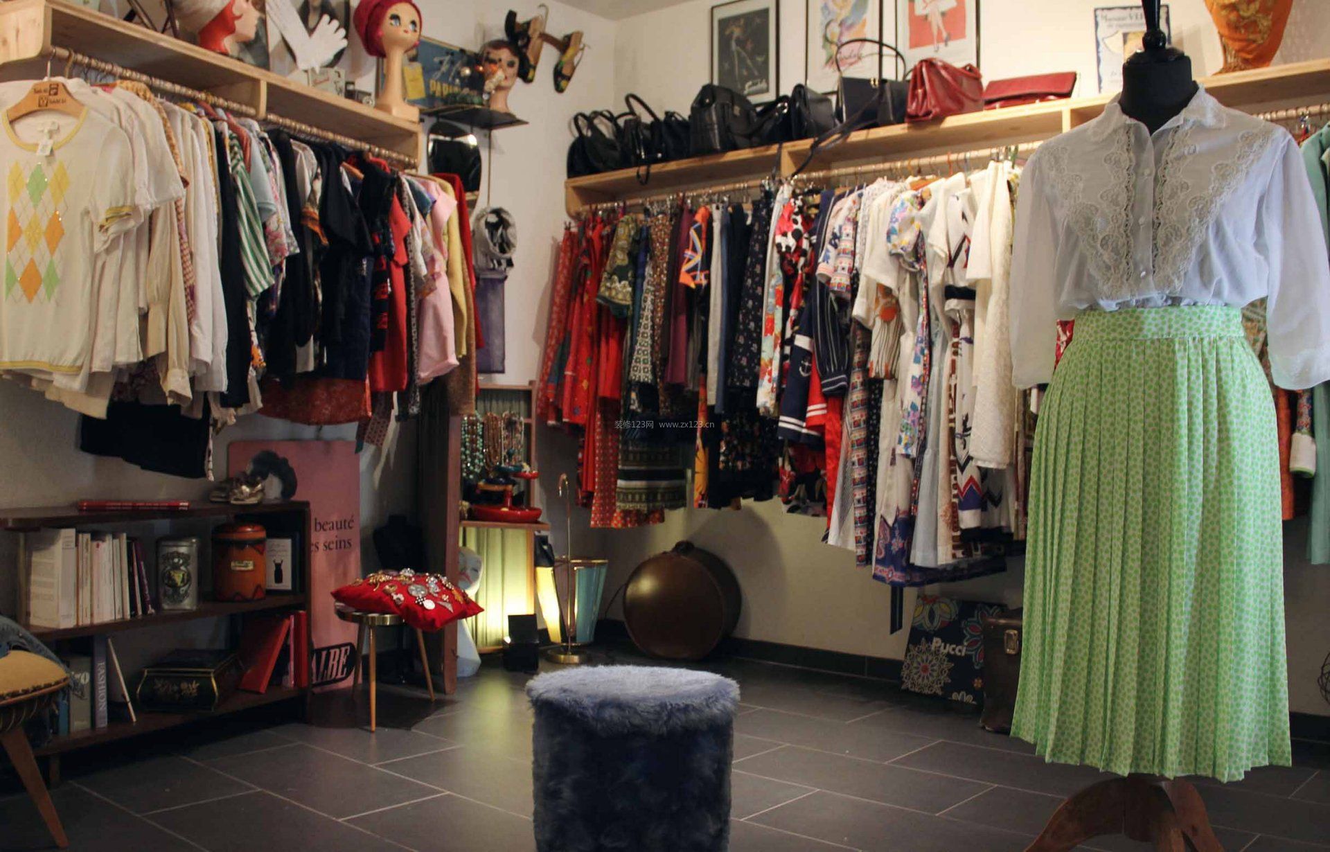 小服裝店門(mén)面室內(nèi)掛衣架裝修效果圖片大全與搭配指南